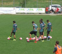 Voci dal ritiro del 7 Agosto parlano i tifosi Voci dal ritiro del 7 Agosto parlano i tifosi