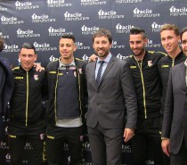 Giocatori e tifosi del Palermo allo Store Facile ristrutturare Giocatori e tifosi del Palermo allo Store Facile ristrutturare