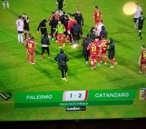 Palermo – Catanzaro 1-2 Sorpasso e fuori (VIDEO) Palermo – Catanzaro 1-2 Sorpasso e fuori (VIDEO)