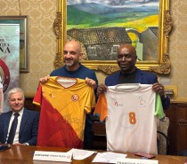 Nazionale Siciliana – Costa d’ Avorio a Giugno in Sicilia. Nuove maglie Nazionale Siciliana – Costa d’ Avorio a Giugno in Sicilia. Nuove maglie